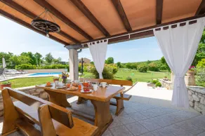 Casa Ivanovac with pool and large front yard - Image 2