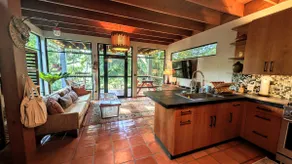 Boutique riverfront home at RiverHill Hideaway - Image 5