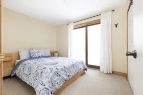 3BR Rebecca Lakehouse with Fireplace Wifi and Dock - Image 5