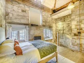 Luxury Historic Apartment - Image 5