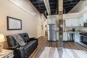 Ground-floor retreat w/ full kitchen - Image 2
