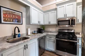 Ground-floor retreat w/ full kitchen - Image 4