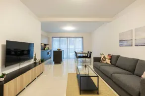 Beautiful Modern Central 2BR Apt - Image 2