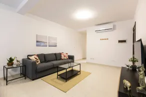 Beautiful Modern Central 2BR Apt - Image 4