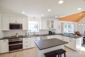 Hot Tub, Game Room, Large Private Yard! - Image 4