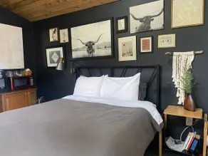 Charming Studio •| Sweet Stay | Near Airport - Image 2