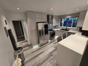 2 BR + 1 BA renovated, stylish spacious, 1 Parking - Image 3