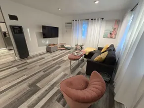 2 BR + 1 BA renovated, stylish spacious, 1 Parking - Image 2