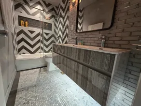 2 BR + 1 BA renovated, stylish spacious, 1 Parking - Image 4