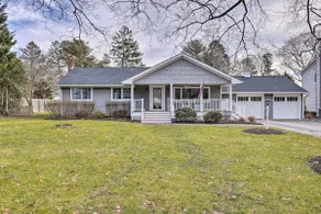 Mattituck Home w/ Fireplaces - Near Wineries - Image 3