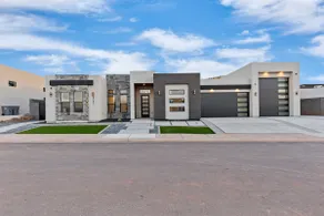 Modern Desert Oasis Lux Home w Pool and Spa - Image 2