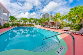 Retro 1950s Bay & Pool View Oasis - Florida Charm - Image 3