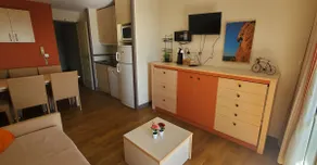 Comfortable nest with pool and sea view - Image 5