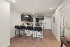 Luxury Exposed Brick Apt | Walk 2 Everything Spo! - Image 3