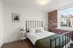 Luxury Exposed Brick Apt | Walk 2 Everything Spo! - Image 2
