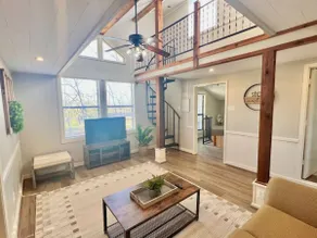 More Cowbell - Spacious House with Privacy Minutes to Campus - Image 2