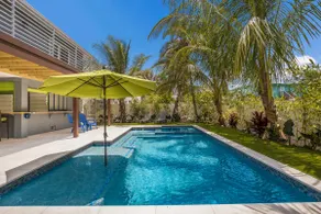 Deja Blu - 1 Block to Beach! Tropical Oasis, Poolside Lounge, Pool & Spa by Anna Maria Life - Image 2