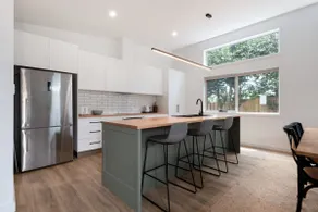Home sweet home with secure parking - Image 4