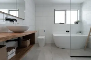 Home sweet home with secure parking - Image 3