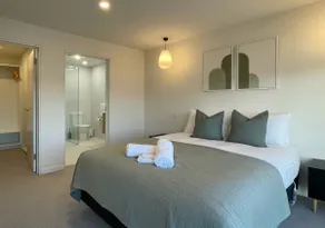Little Island Apartments - Image 5