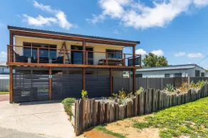 Lano Beach House - Image 4