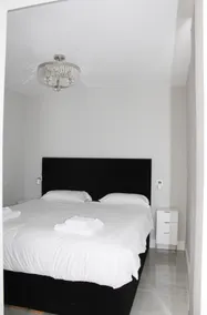 Courtyard Apartment with private bathroom - Image 5