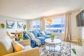 Waterfront Retreat, Relaxation, Fun in Hood Canal - Image 4