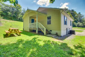 Walk to Main St: Inviting Byrdstown Home w/ Yard! - Image 3
