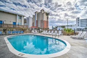 Pet-friendly condo walking distance to The Hangout - Image 2