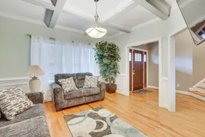 High Point Home ~ 1 Mi to Oak Hollow Lake! - Image 2