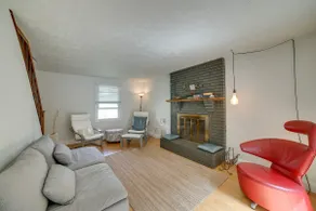 15 Mi to Pittsburgh: WFH-Friendly Home w/ Deck - Image 5