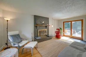 15 Mi to Pittsburgh: WFH-Friendly Home w/ Deck - Image 4