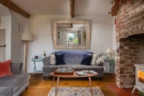 Country cottage with EV charger and orchard views - Image 4
