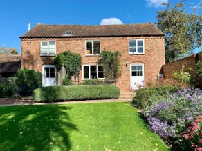 Country cottage with EV charger and orchard views - Image 3