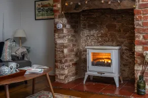 Country cottage with EV charger and orchard views - Image 5