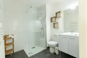 Riviera - 3-bedroom with shared pool and parking - Image 4