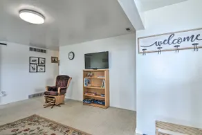 Pet Friendly Aurora House with Mountain Views - Image 5