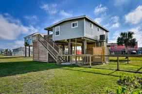 Steps to Sand: Surfside Beach Gem w/ Large Yard - Image 3
