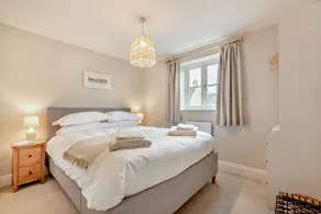 Characterful holiday cottage in the heart of Bourton-on-the-Water - Pear Tree Cottage, Bourton - Image 5