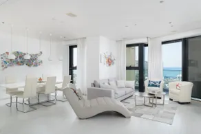 Voll ausgestattetes weiträumiges Apartment mit Garten und Terrasse | Strand in der Nähe - Image 2