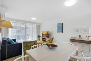 Beachside 2-Bed with Pools, Gym, BBQ and Parking - Image 2