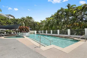 Beachside 2-Bed with Pools, Gym, BBQ and Parking - Image 5