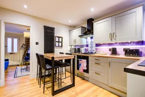 Chic Pet-Friendly Cottage, Fireplace, Wivenhoe - Image 4
