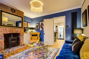 Chic Pet-Friendly Cottage, Fireplace, Wivenhoe - Image 2