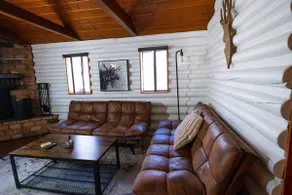 Hunters Lair - Image 3