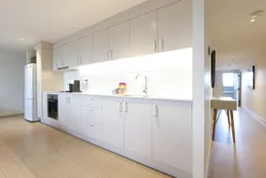 Cosy 2-bed Bridgeview Apartments with River View - Image 3