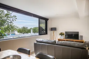 Cosy 2-bed Bridgeview Apartments with River View - Image 2