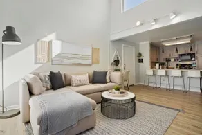 Relaxing Homey-Bright & Spacious - Image 3