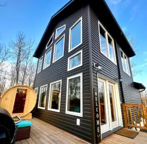 Romantic Getaway, Tiny High-Rise Cabin - Image 4