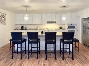 Spacious 3BR House Near Iconic Sandy Beach - Image 2